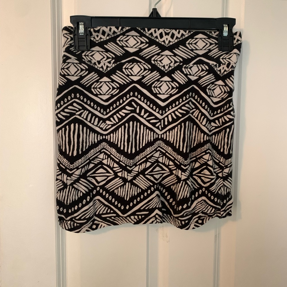 Cute little forever 21 skirt ~ Tight fit